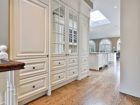 2nd image of 165 Teddington Park Ave