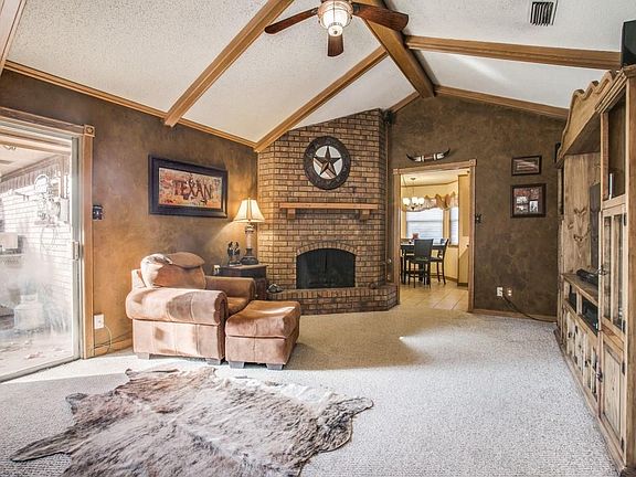 4th image of 1708 Camellia Dr