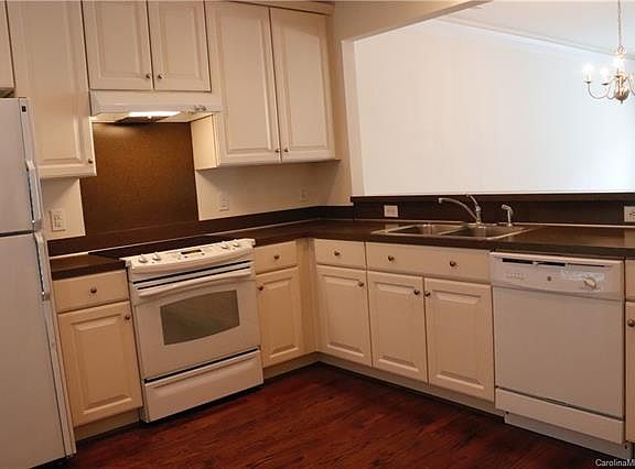 4th image of 923 White Point Dr
