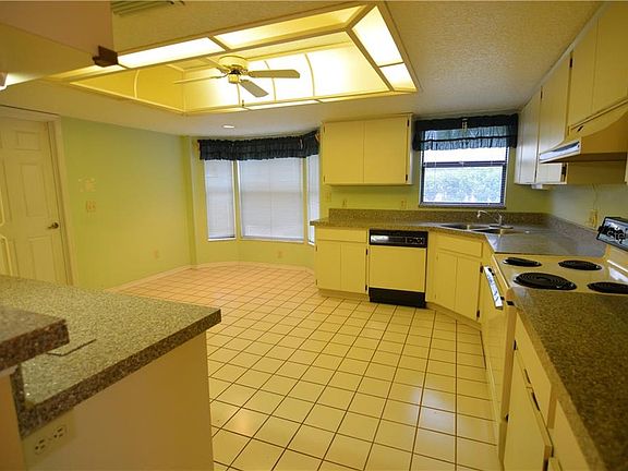 4th image of 23624 Woodglen Ave