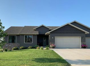 520 Summit Dr, Carroll, IA 51401