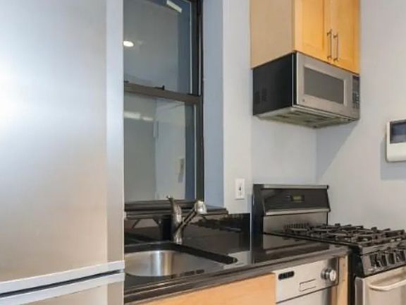 5th image of 227 E 82nd St APT 2W