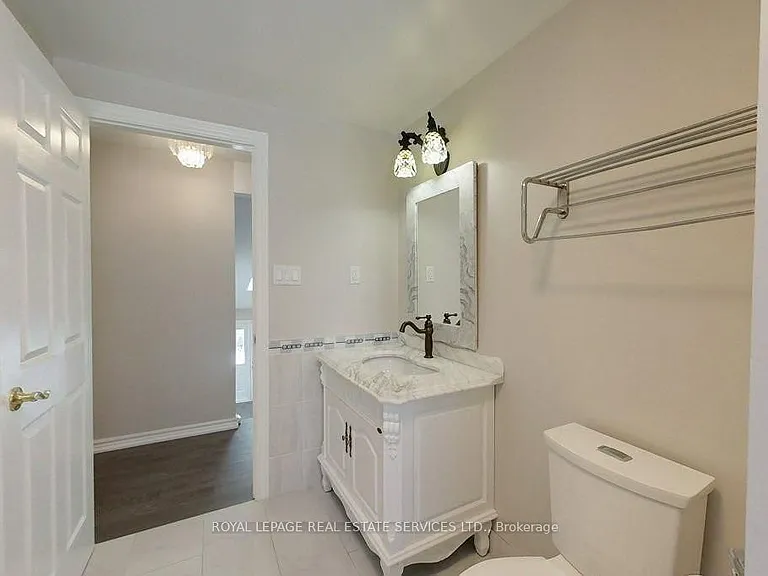 141 Castle Cres — Photo 22