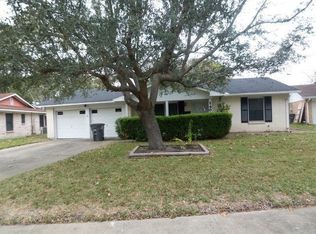 1402 Seguin Ave, Victoria, TX 77901