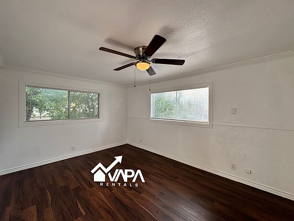 3rd image of 260 Bonnell Dr