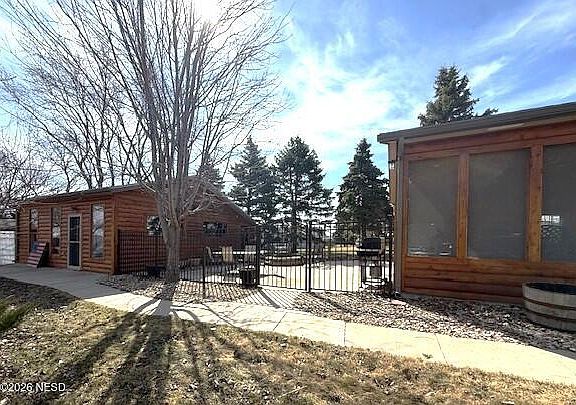 4th image of 137-139 SW Lake Dr