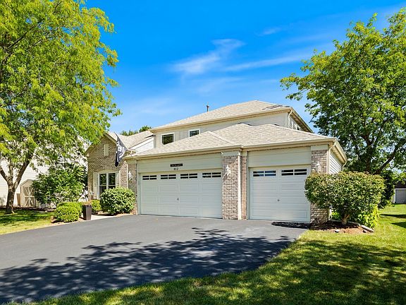 2nd image of 812 Honeysuckle Ln