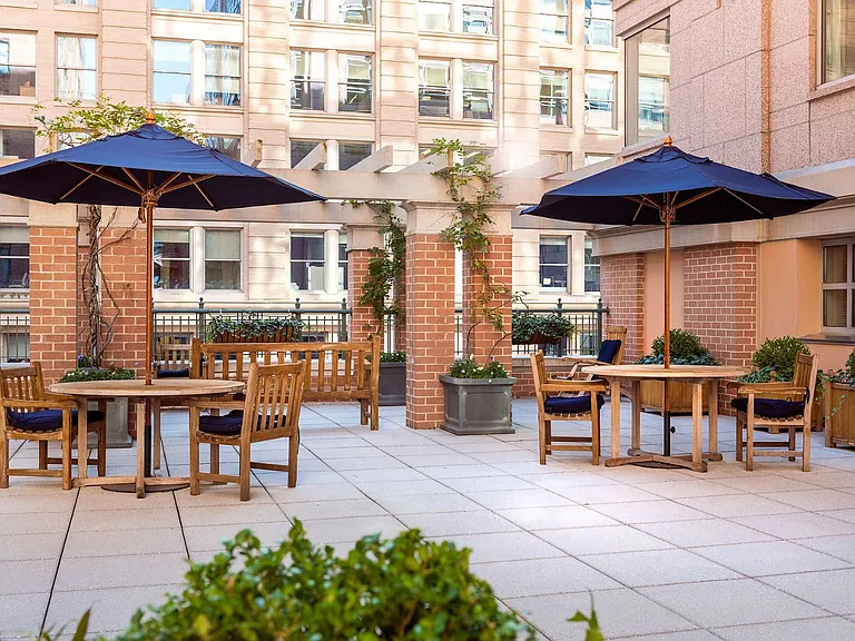 The Lexington at Market Square — Photo 40