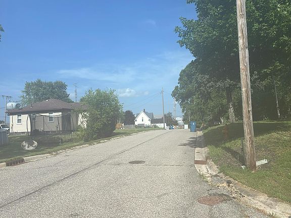 4th image of 202 W Liberty St