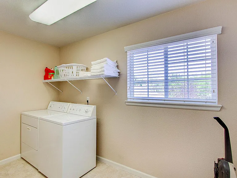 Laundry washer/dryer