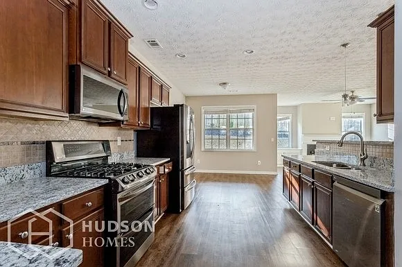 1060 Clairidge Ln — Photo 5