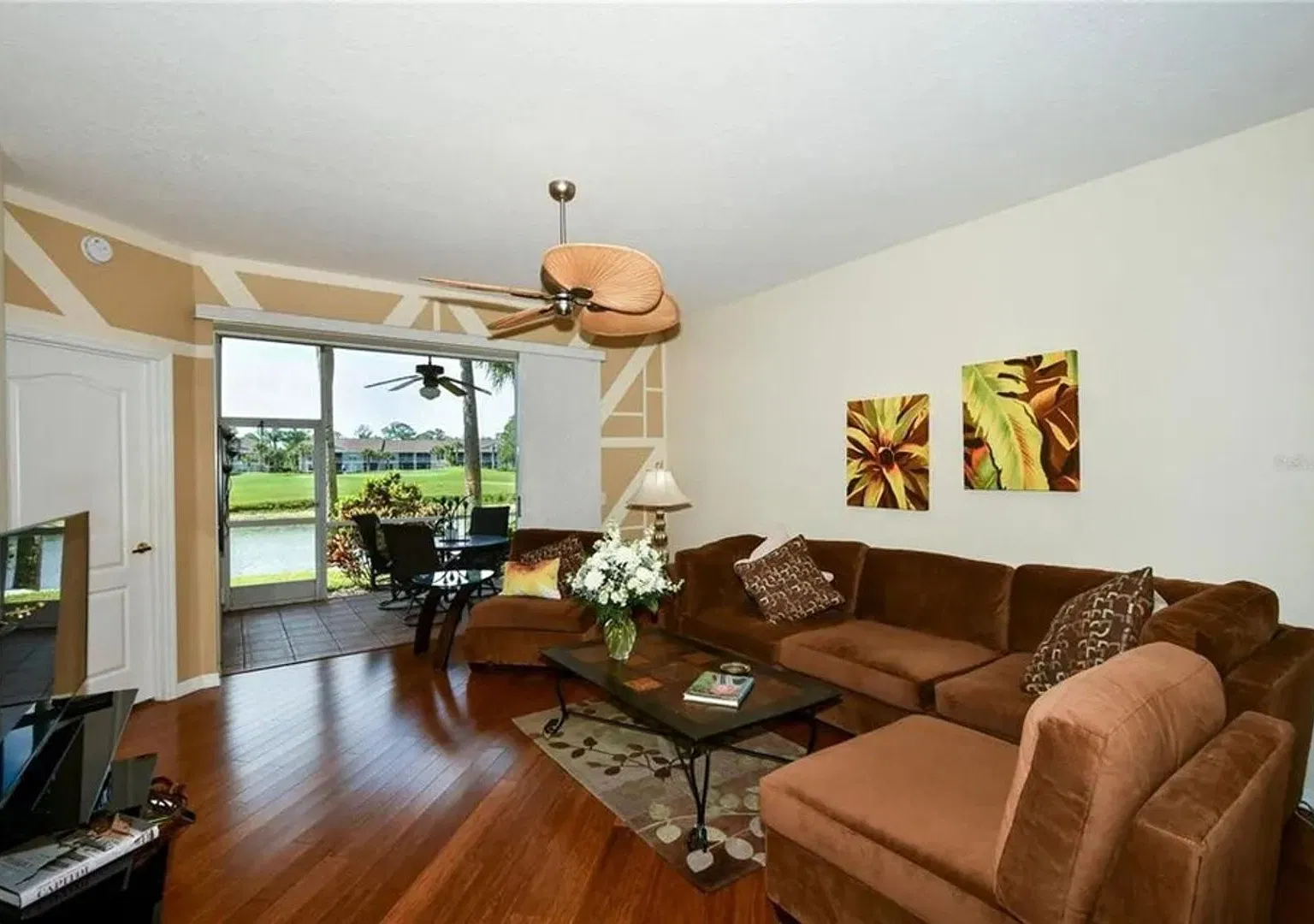 Charming 2BR Condo in Sarasota — Photo 3