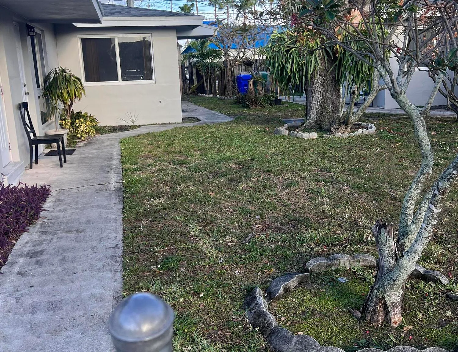 2 bed, 1.0 bath, 1400 sqft, $2,400 — Photo 2