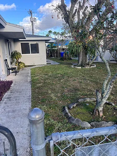 2030 SW 41st Ave #3 Photo 1