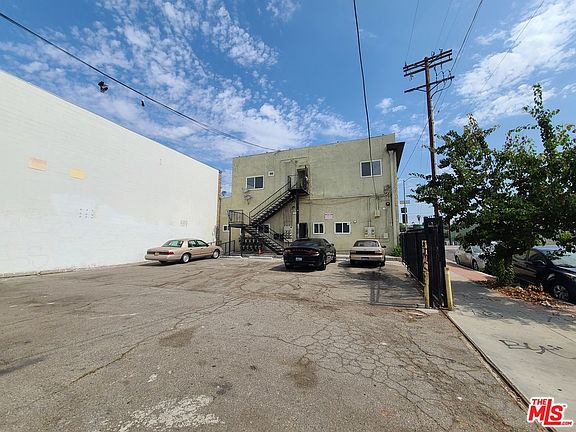 2nd image of 1526 E 1st St