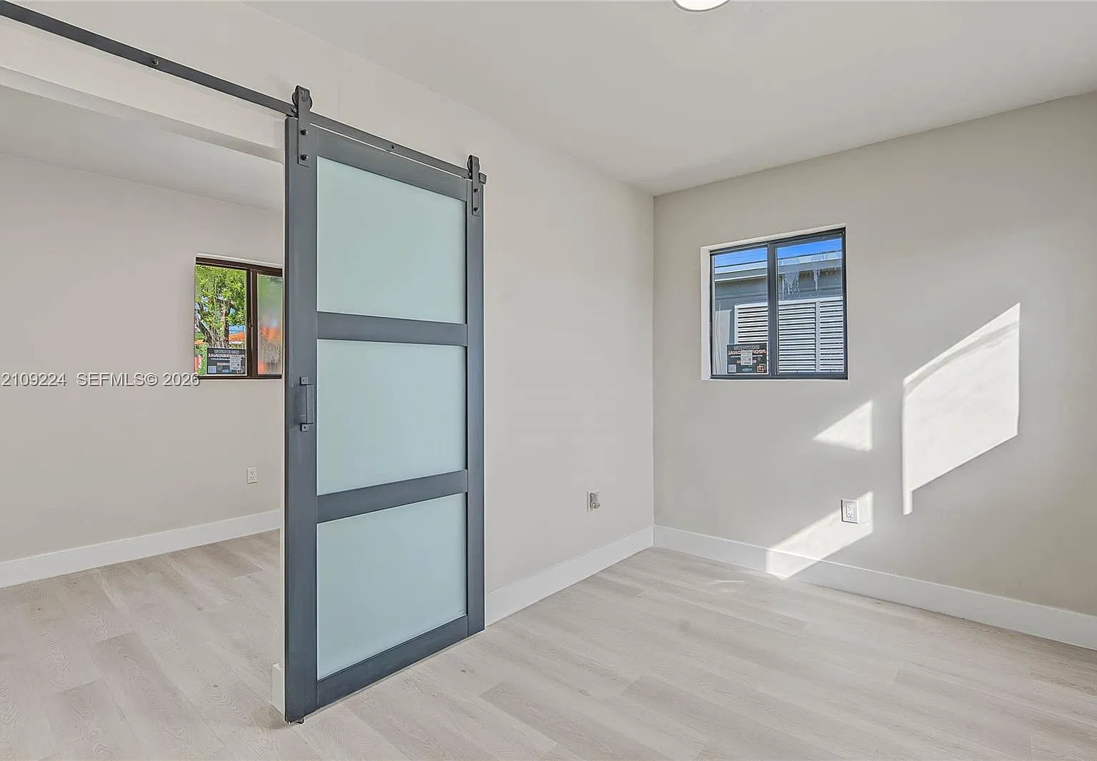 1001 NW 36th Ave — Photo 2