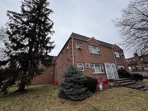 3rd image of 1453 Independence Ave #1B