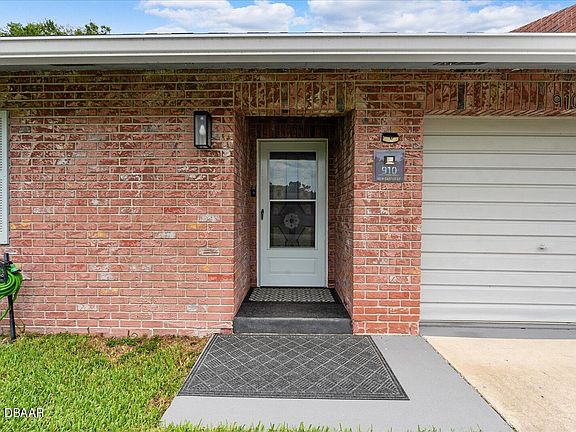 5th image of 910 Newcastle Ct