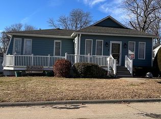 2306 Chancy St, Clinton, IA 52732