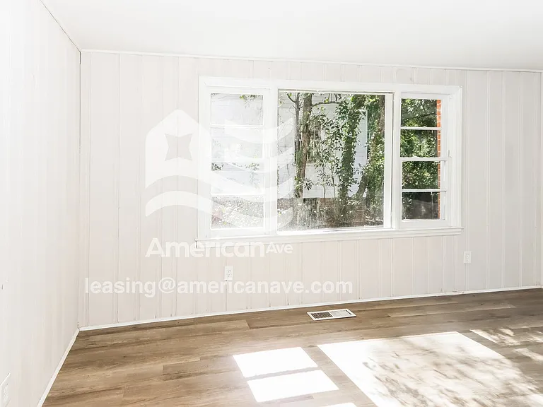 1260190_003_wm_-_living_room_13209148.jpg