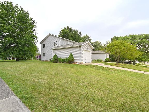 2nd image of 971 Cambridge Dr