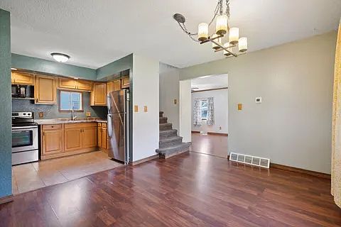 3rd image of 312 5th Ave SW