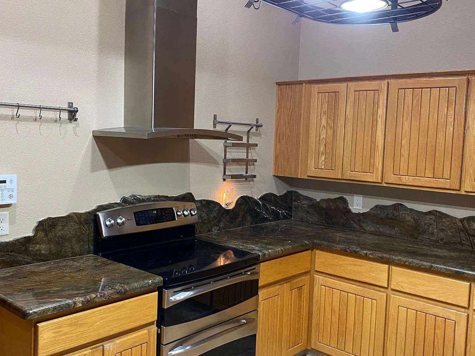 3 bed, 2195 sqft, $2,800 — Photo 4