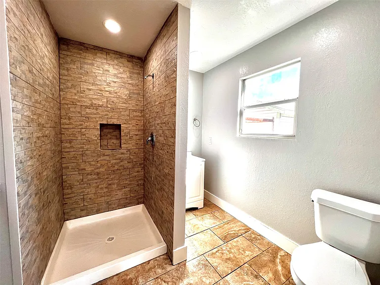 914 Bunton St #914 — Photo 1