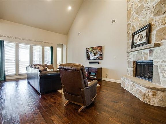 4th image of 50 Windsor Dr