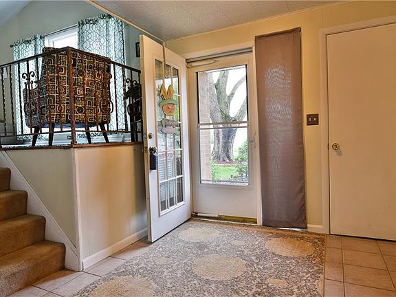 4th image of 112 Hickory Ln