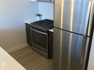201 N Garland Studio, Chicago, IL 60601