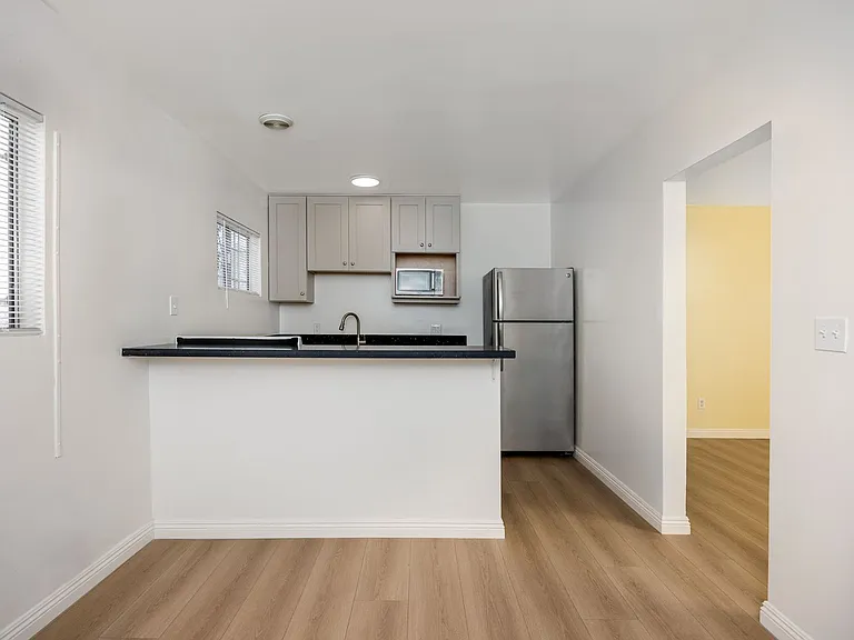 3620 S Budlong Ave — Photo 11
