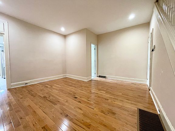 4th image of 3430 Sunnyside Ave