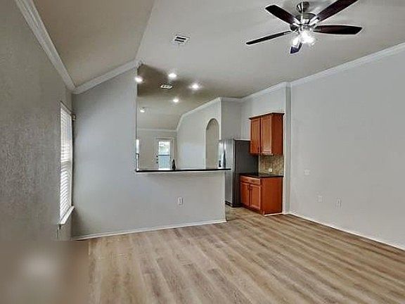 5th image of 5833 Zachary Scott St