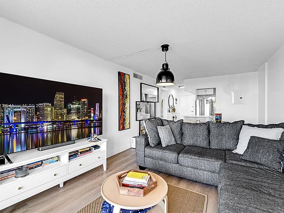 5th image of 1465 NE 123rd St APT 711