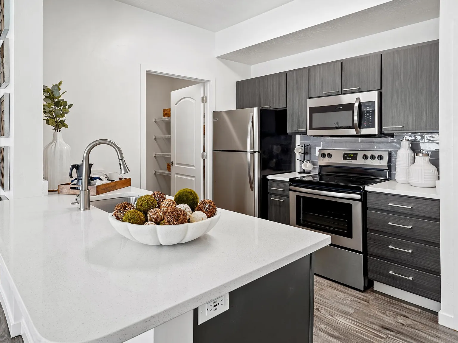 Wilshire Place — Photo 4