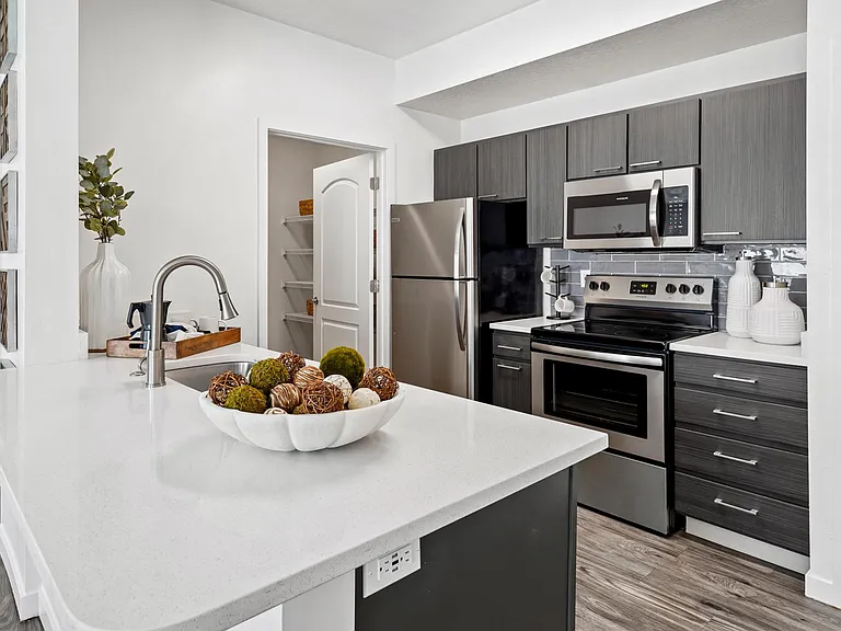 Wilshire Place — Photo 4