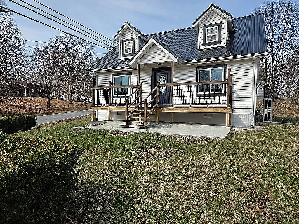 3 bed, 1389 sqft, $1,650 — Photo 1
