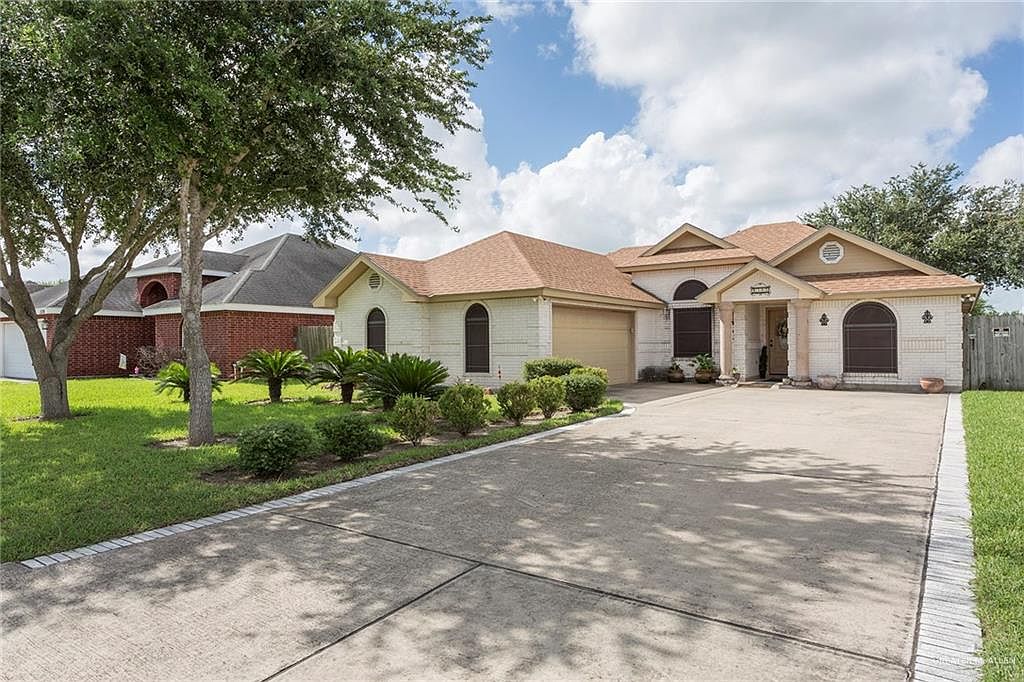 1522 Christians Cir Harlingen Tx 78550 Zillow [ 682 x 1024 Pixel ]