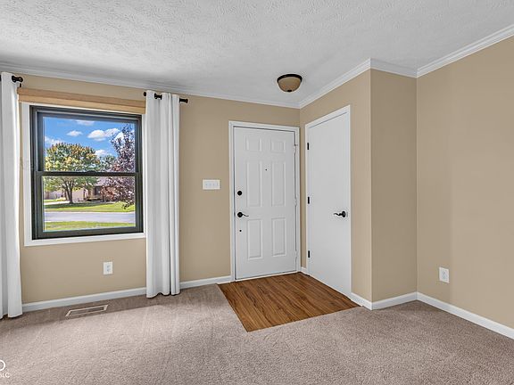 5th image of 640 Eagle Crest Dr #13