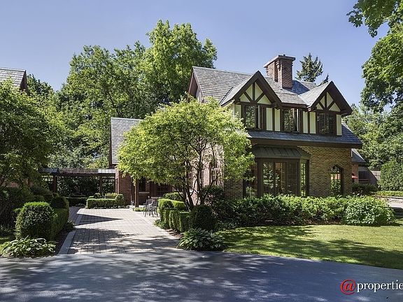 5th image of 635 E Westminster Dr