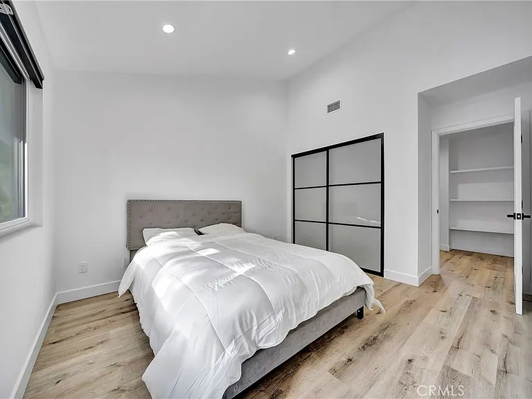 24445 Clipstone St — Photo 31