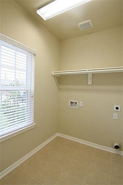 4 bed, 2.5 bath, 2068 sqft, $2,000 — Photo 4