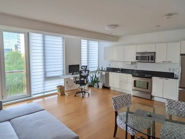 2 Earhart St Penthouse 5, Cambridge, MA 02141