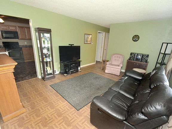2nd image of 1461 Viking Dr E