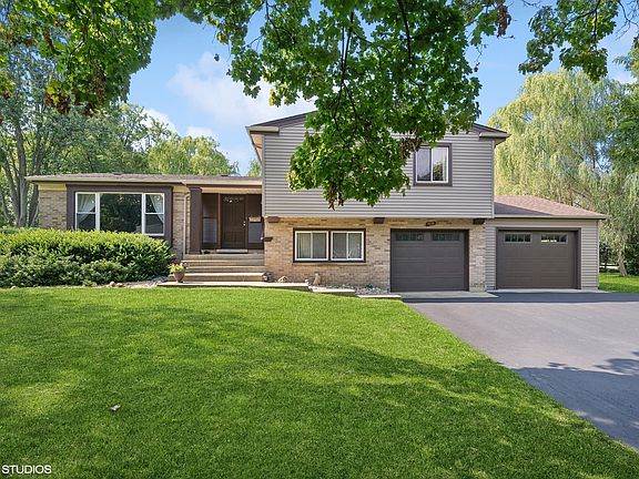 2nd image of 1535 Dartmouth Ln