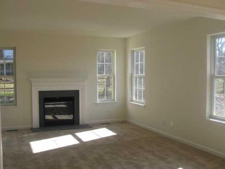 2nd image of 133 Sugarbush Dr