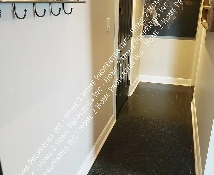 1154 Wyandotte St W #1 — Photo 8