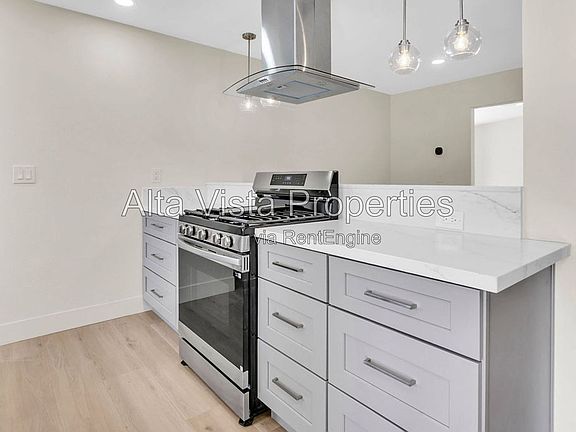 4th image of 13438 Buxton Ave