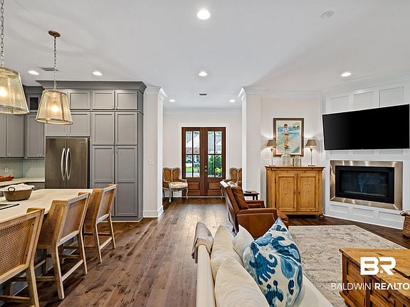 4th image of 385 Fruit Tree Ln